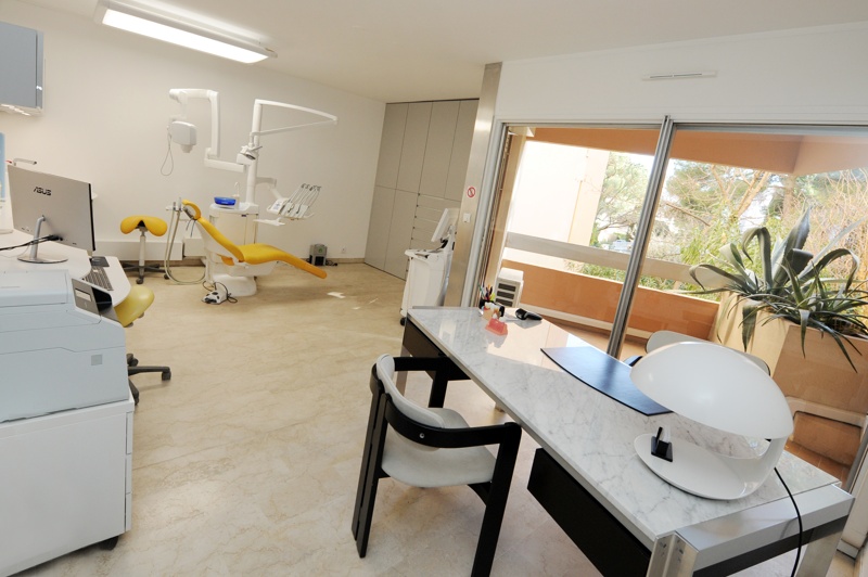 Consulter Dr Lesnik - un chirurgien-dentiste à Montpellier 